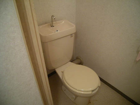 ファミール高石のトイレ|コンパクトで使いやすいトイレです