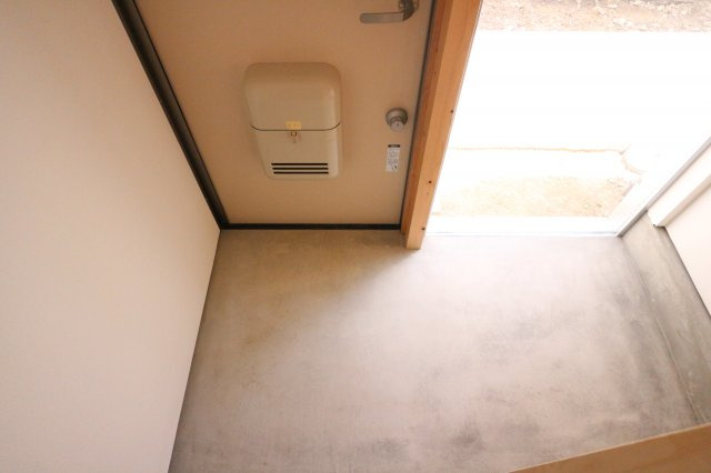 W&R APARTMENT 01の玄関