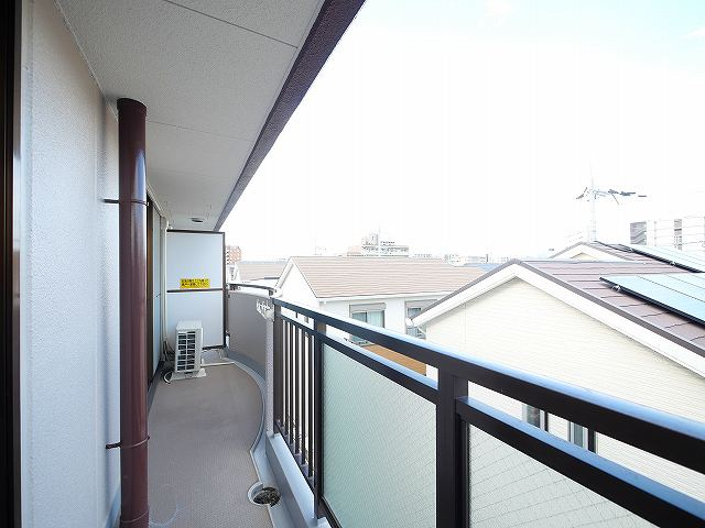 メゾンパレス新大宮の玄関|ゆったりとした玄関です