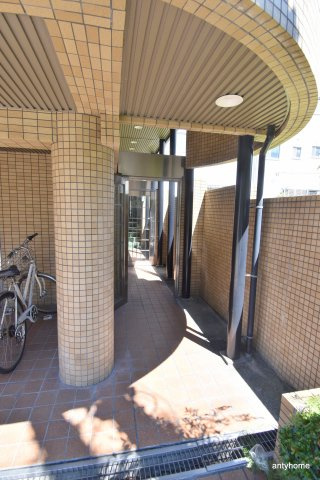 メゾンラフィネ　仲介手数料無料のエントランス