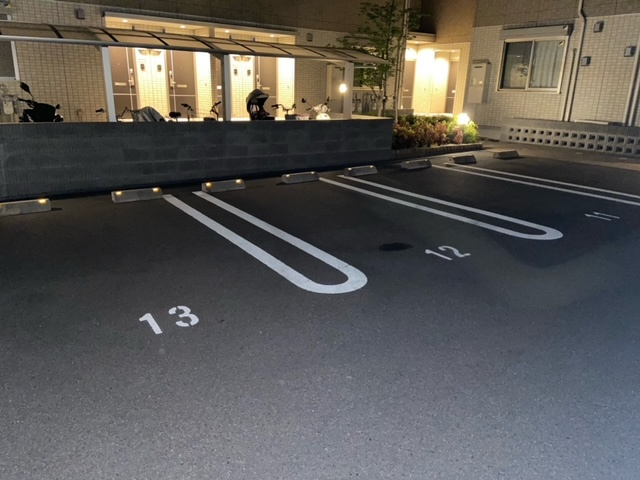 スクエアガーデンの駐車場