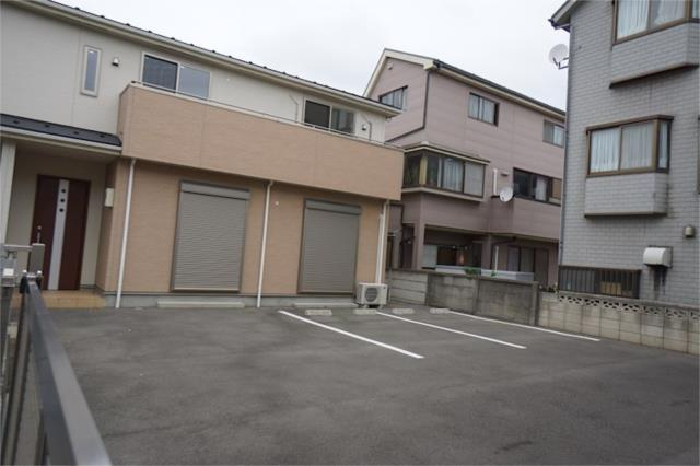 シュクラ南小岩の駐車場