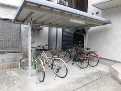 【駐車場】 | サニーメゾン | 屋根付きの駐輪場があります。