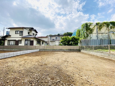 【外観】 | ☆敷地４４坪・南道路！建築条件無し売地☆売主直売☆白旗４丁目 | 区画②：通路を抜けた宅地部分は大きさもそれなりにあり整った形です。北側は畑、西側は隣地お庭なので、奥区画でも囲まれている感があまり感じられません！