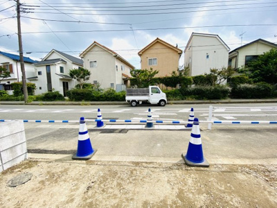 【外観】 | ☆敷地４４坪・南道路！建築条件無し売地☆売主直売☆白旗４丁目 | 区画①：前面道路の様子です。