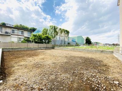 【外観】 | ☆敷地４４坪・南道路！建築条件無し売地☆売主直売☆白旗４丁目 | 区画②：通路を抜けた宅地部分は大きさもそれなりにあり整った形です。北側は畑、西側は隣地お庭なので、奥区画でも囲まれている感があまり感じられません！