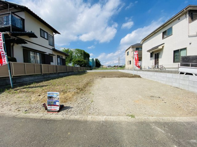 【外観】 | ☆敷地４４坪・南道路！建築条件無し売地☆売主直売☆白旗４丁目 | 区画①：手前区画正面です。カースペース並列2台プランもしっかり入ります！