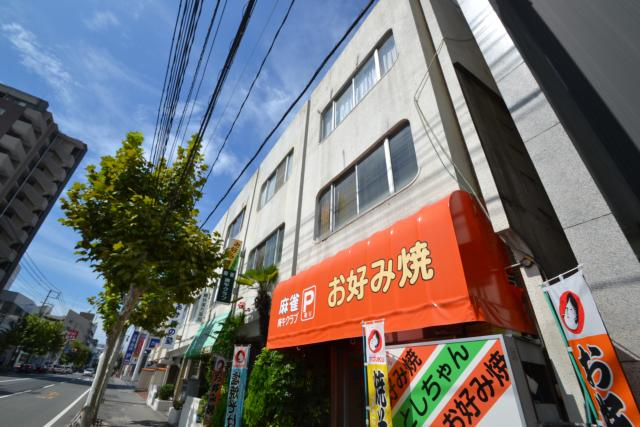 勝谷薬草園ビルの外観|外はこのようになっています