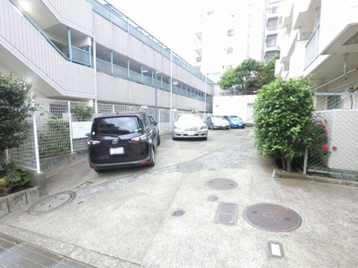 【駐車場】 | 藤が丘ハイツ | 平置駐車場です。