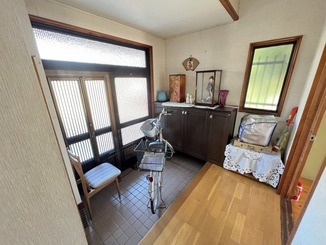 鏡町塩浜戸建住宅の玄関