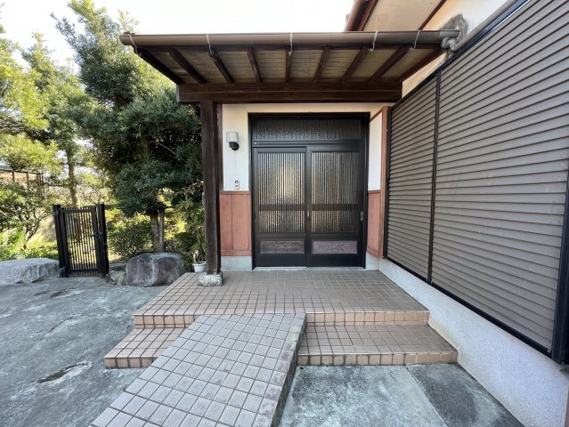 鏡町塩浜戸建住宅の玄関