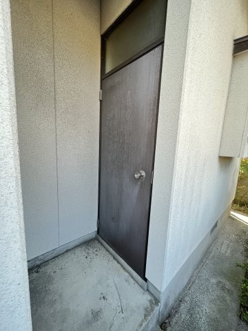 鏡町塩浜戸建住宅の玄関