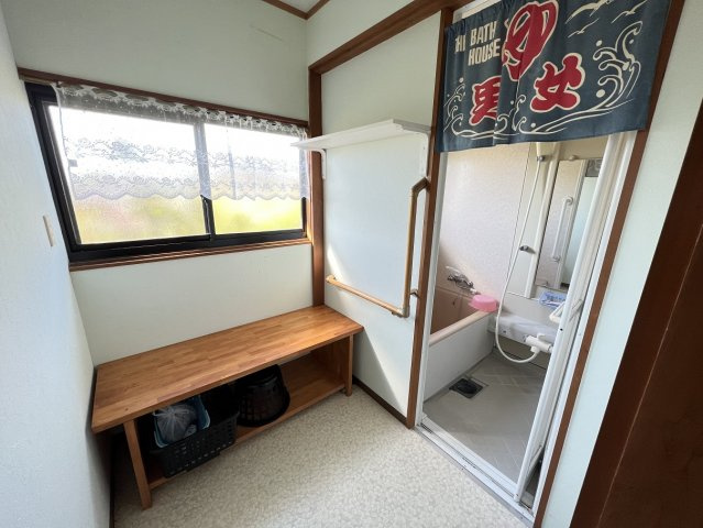 鏡町塩浜戸建住宅の脱衣所