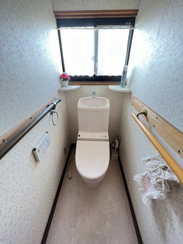 鏡町塩浜戸建住宅のトイレ