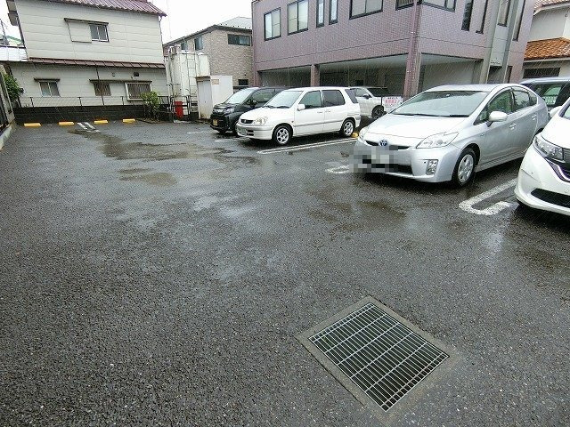 ヴィラプリムヴェールの駐車場