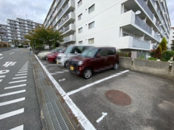 狭山ハウス3号棟の駐車場