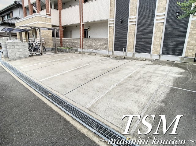 ＫＴＩレジデンス寝屋川の駐車場