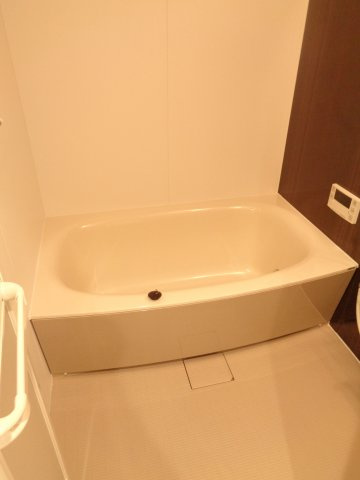 ダウントンの浴室|広々とした綺麗なお風呂でリラックスできますヾ(*´∀｀*)ﾉ