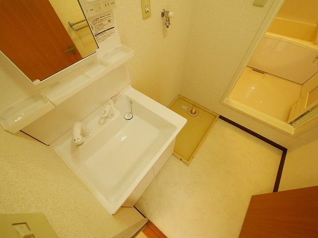 カーサ・あおによしの洗面所|明るい洗面所です
