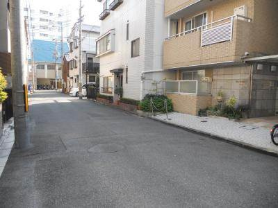ウエストブリッジⅡの周辺|前面道路