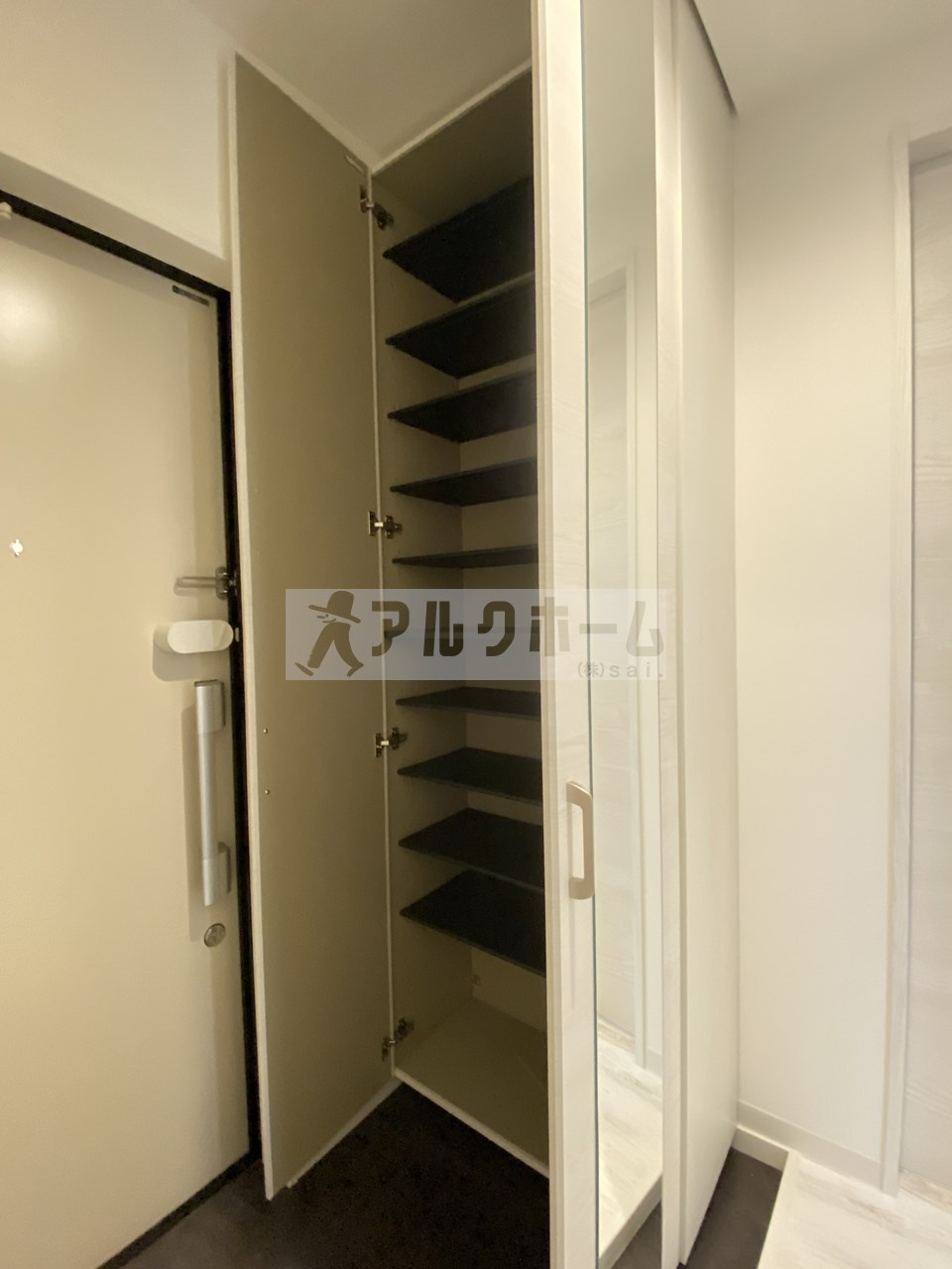 アリーバ古室の玄関