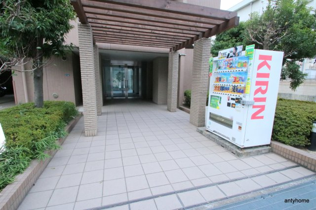 グレイス丸萬　仲介手数料無料のエントランス