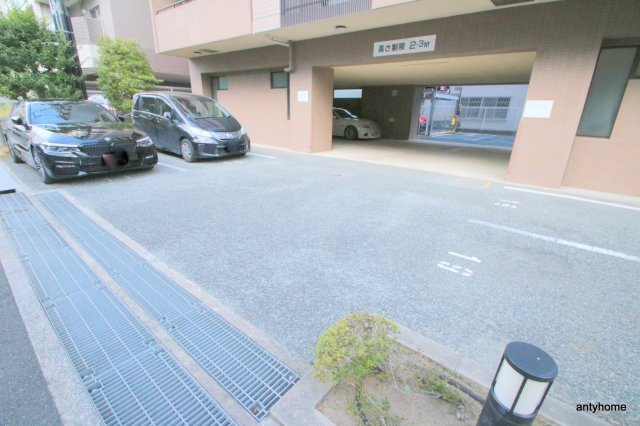 グレイス丸萬　仲介手数料無料の駐車場
