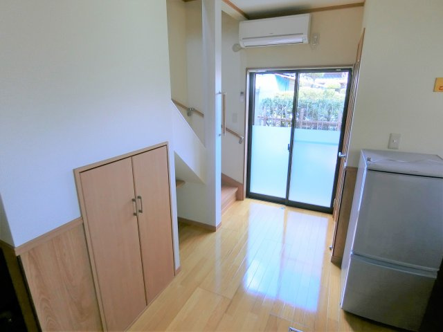 長生郡一宮町一宮のアパートの居間・リビング