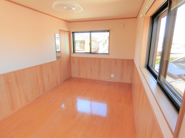 長生郡一宮町一宮のアパートの洋室