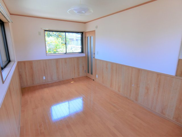 長生郡一宮町一宮のアパートの洋室