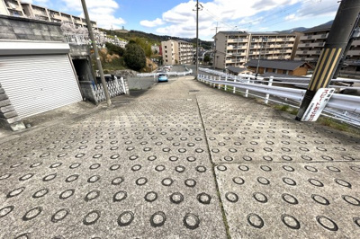 【前面道路含む現地写真】 | 伏見区桃山町日向　中古戸建