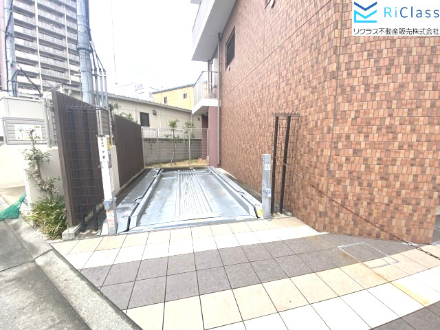 ワコーレ松野通ブライツの駐車場