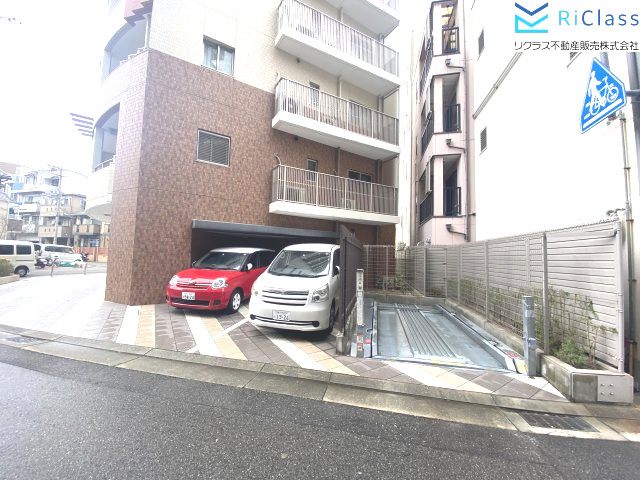 ワコーレ松野通ブライツの駐車場