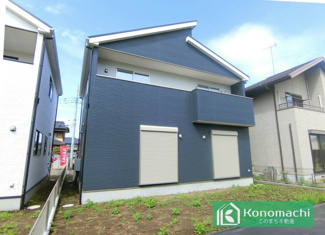 外壁は光触媒のサイディングを使用しており、
雨が降るたびに汚れが落ちてピカピカを保てます♪
おしゃれなツートンカラーの外観です！