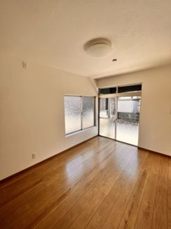 【洋室】 | 宮崎市島之内　中古戸建 | 落ち着いた色調の洋室です