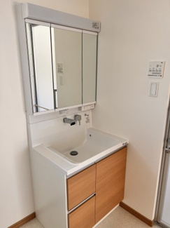 【独立洗面台】 | 宮崎市島之内　中古戸建 | 独立洗面台あり、毎朝おしゃれに忙しい女性の方におすすめです