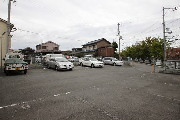 木田モータープールの外観