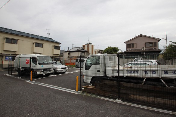 木田モータープールの外観