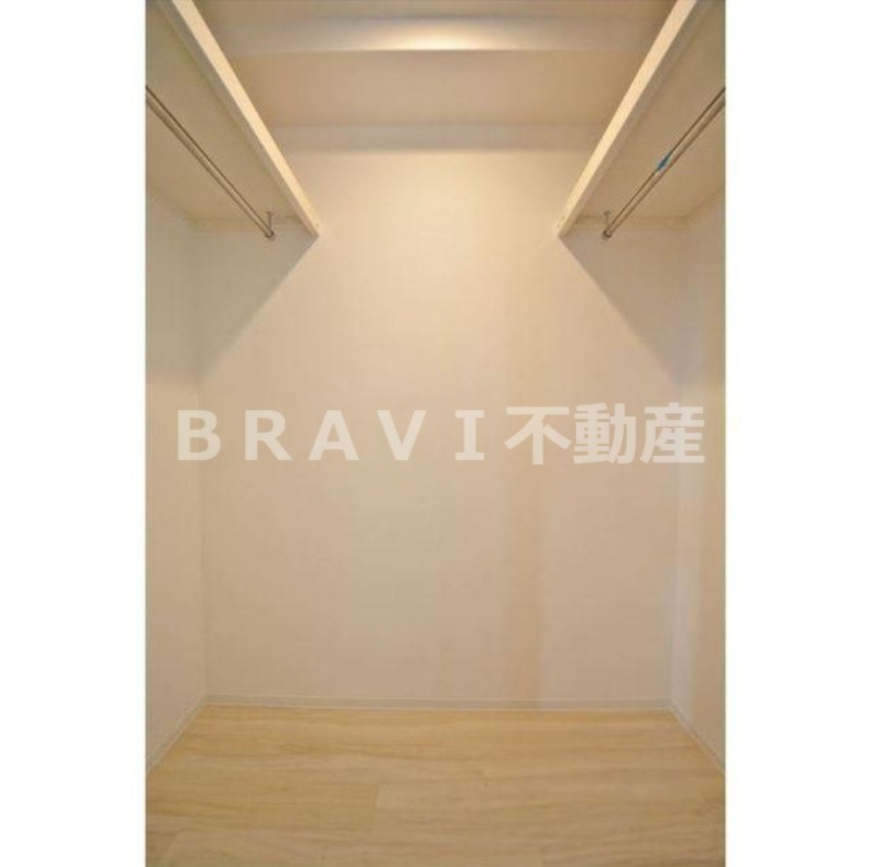 エル・セレーノ天満橋　BRAVI不動産の収納|【エル・セレーノ天満橋】ウォークインクローゼット