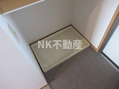 【玄関】 | メゾン・ドゥ・ファミーユ（長田賃貸） | 玄関にペット用のトイレがあります