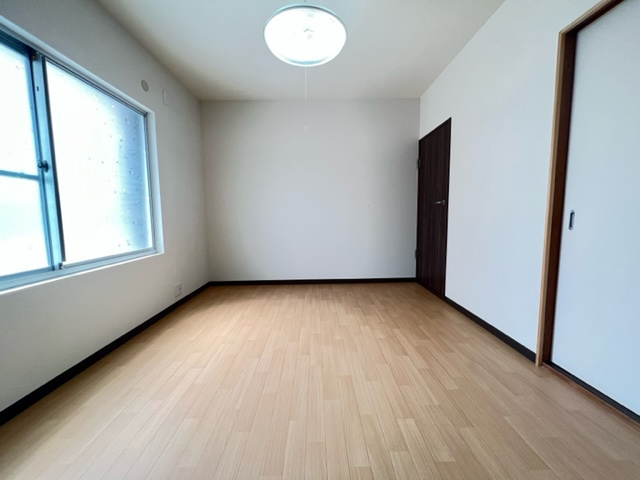 福田412戸建の洋室