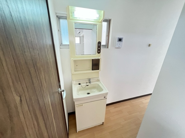 福田412戸建の独立洗面台