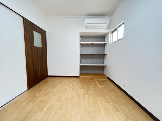 福田412戸建の居間・リビング