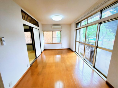 【居間・リビング】 | 山城町戸建て | ゆったり過ごせる居間です