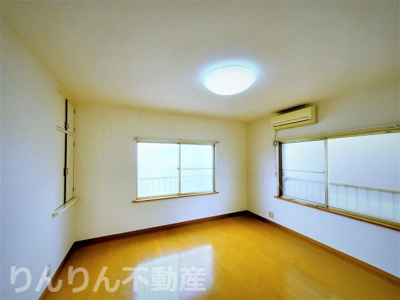 【洋室】 | 山城町戸建て | 明るい洋室です