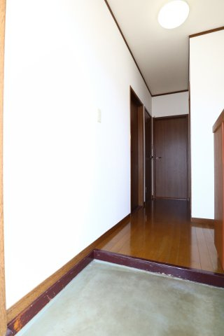 ハイツパルテールの玄関