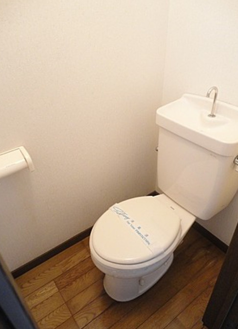 メゾンとびかたのトイレ|落ち着いたトイレです