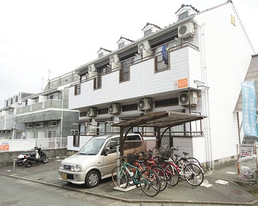 メゾンとびかたの駐車場|車をお持ちの方に嬉しい駐車場付きの物件です