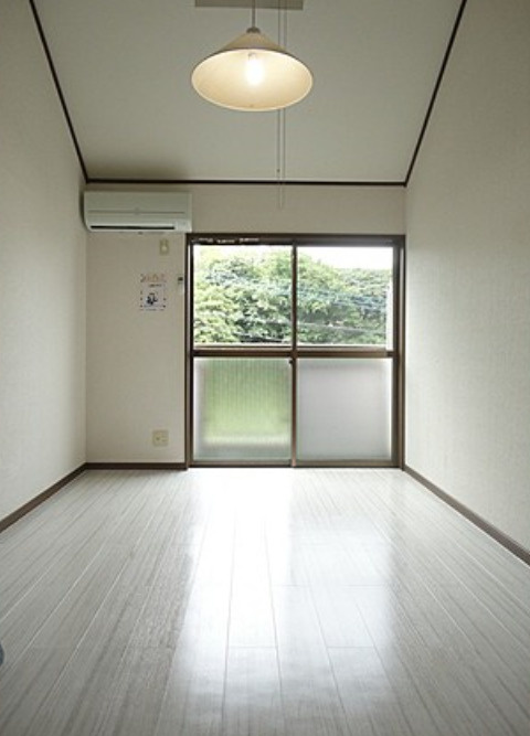 メゾンとびかたの居間・リビング|ゆったりとした居間です