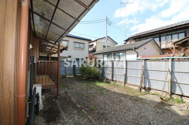 初谷方貸家の庭